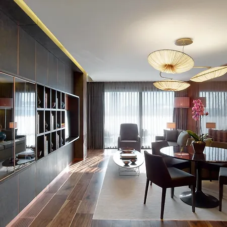 호텔 The St. Regis 5*